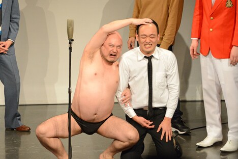 異様に遅い「ダメー!」を放つハリウッドザコシショウ。