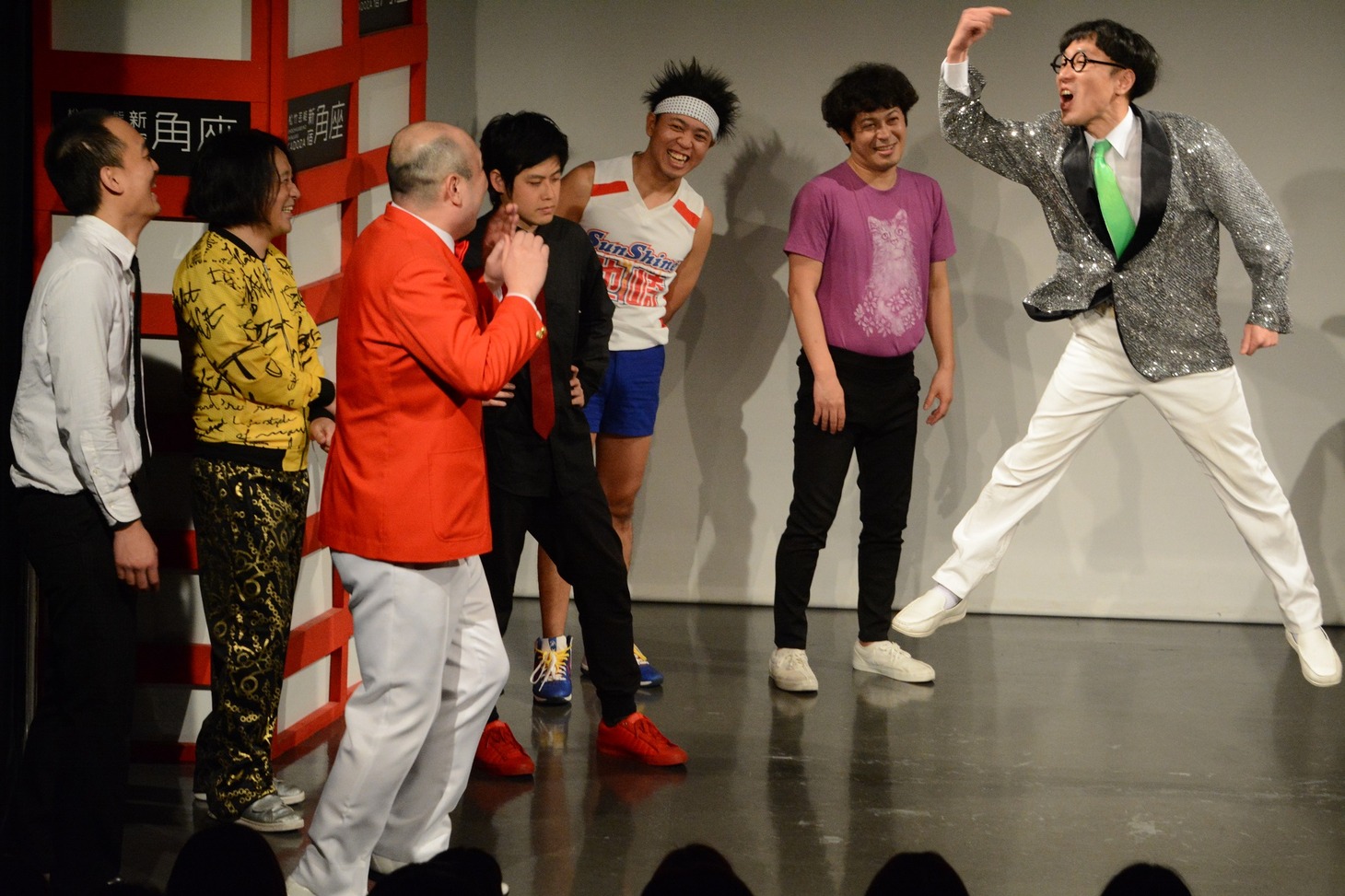 藤崎マーケットになりきる（左から）新宿カウボーイかねきよ、いち・もく・さん・くぼた。