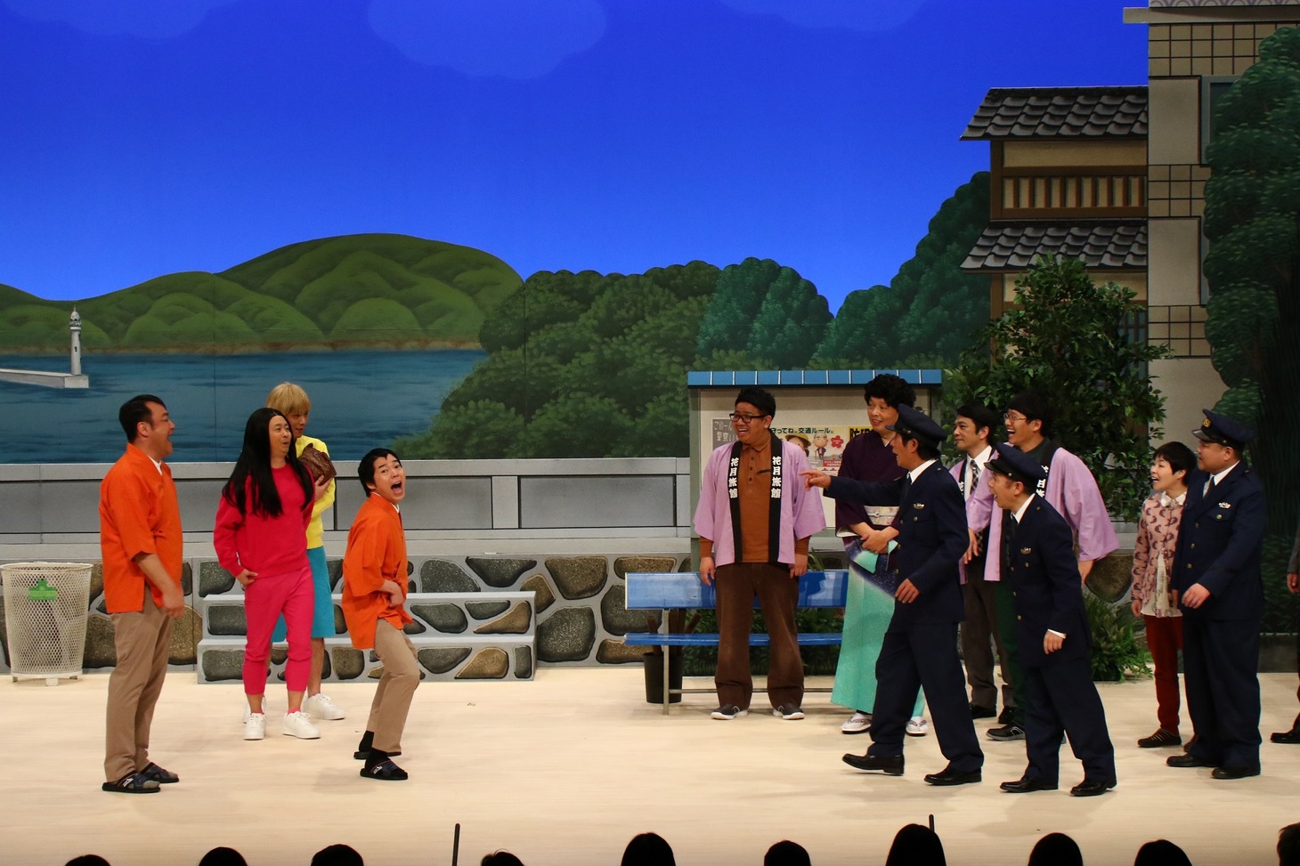 「さんま・岡村の花の駐在さん」のワンシーン。