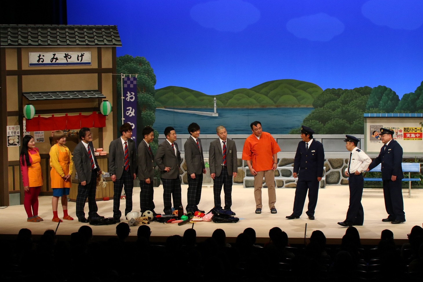 「さんま・岡村の花の駐在さん」のワンシーン。