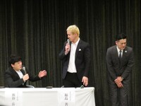 記者会見風に改名を発表。