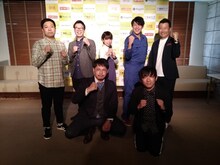 ラジオ特番「ラジオdeゲーム“ラジゲー”」に出演するアルコ＆ピース（手前）と名古屋民放ラジオ各局の出演者たち。