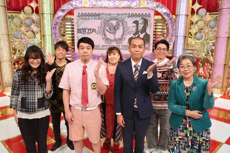 「世界の年収400マン 年収400万円で手に入る！世界の豪邸SP」のスタジオ出演者たち。(c)中京テレビ