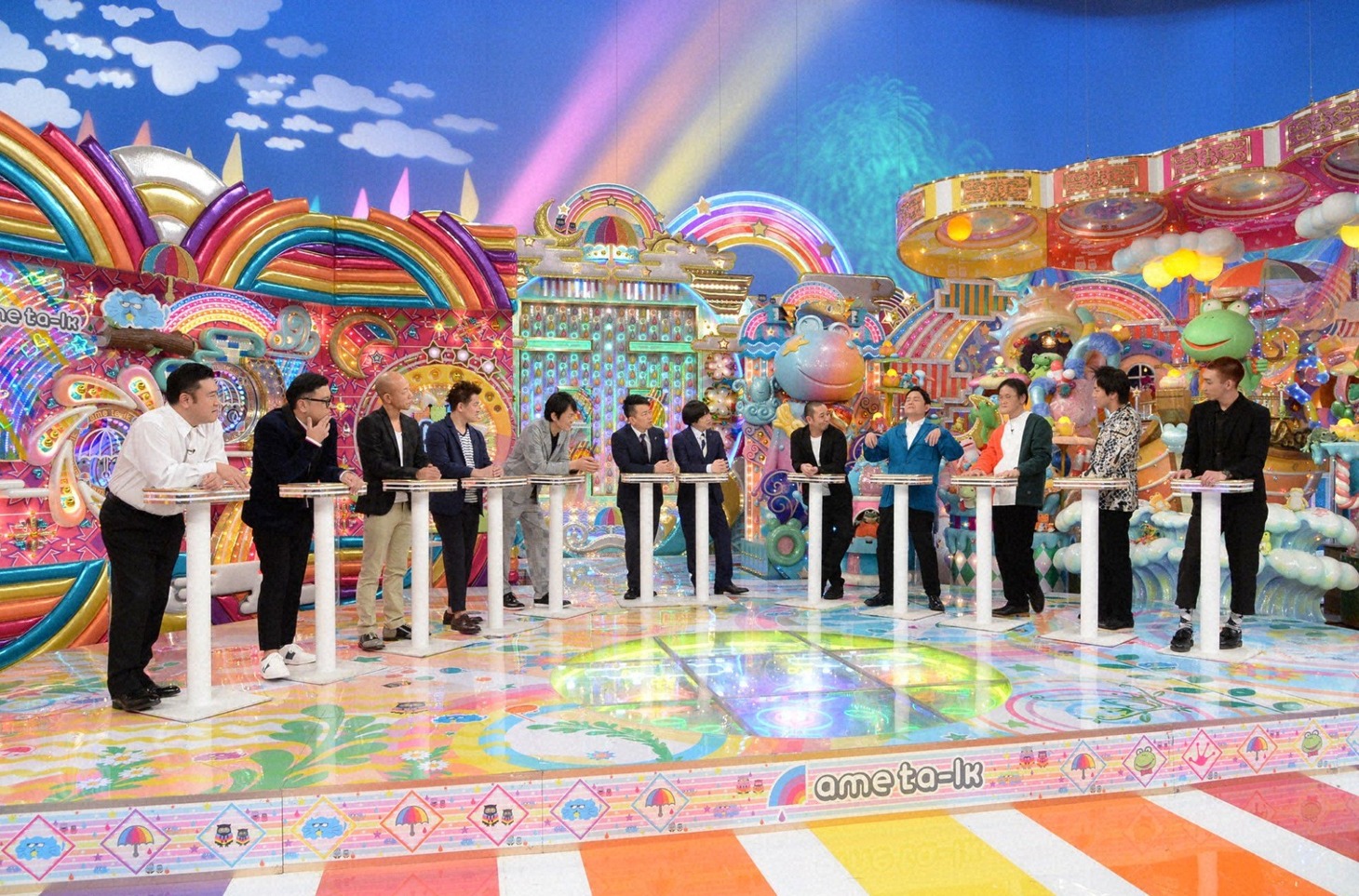 「アメトーーク！」で展開される「立ちトーーク」のワンシーン。(c)テレビ朝日
