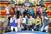 (前列左から)藤原丈一郎、道枝駿佑、大西流星、西畑大吾、長尾謙杜、高橋恭平、大橋和也。(後列左から)小島健、草間リチャード敬太、福本大晴、佐野晶哉、正門良規、末澤誠也、嶋崎斗亜、西村拓哉、大西風雅、岡崎彪太郎、當間琉巧。(c)MBS