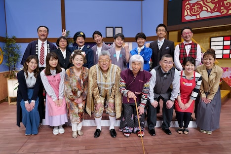 「大阪ほんわかテレビ」の出演者たち。(c)読売テレビ