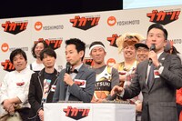 アピールを早々に切り上げ、押していた会見のタイムスケジュールを元に戻してみせる司会部。