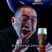 動画「スティーブン・ジョーンズ 革命的デバイス発表会」のワンシーン。