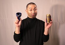 “スティーブン・ジョーンズ”に扮したレイザーラモンRG。