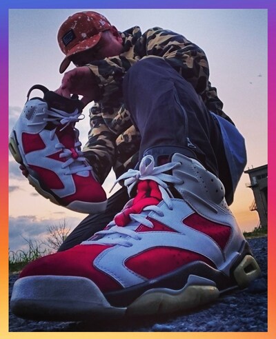 レイザーラモンRGがMCを務めるスニーカー情報バラエティ番組「スニーカータイムズ ～Sneaker Timez～」キービジュアル。(c)WOWOW