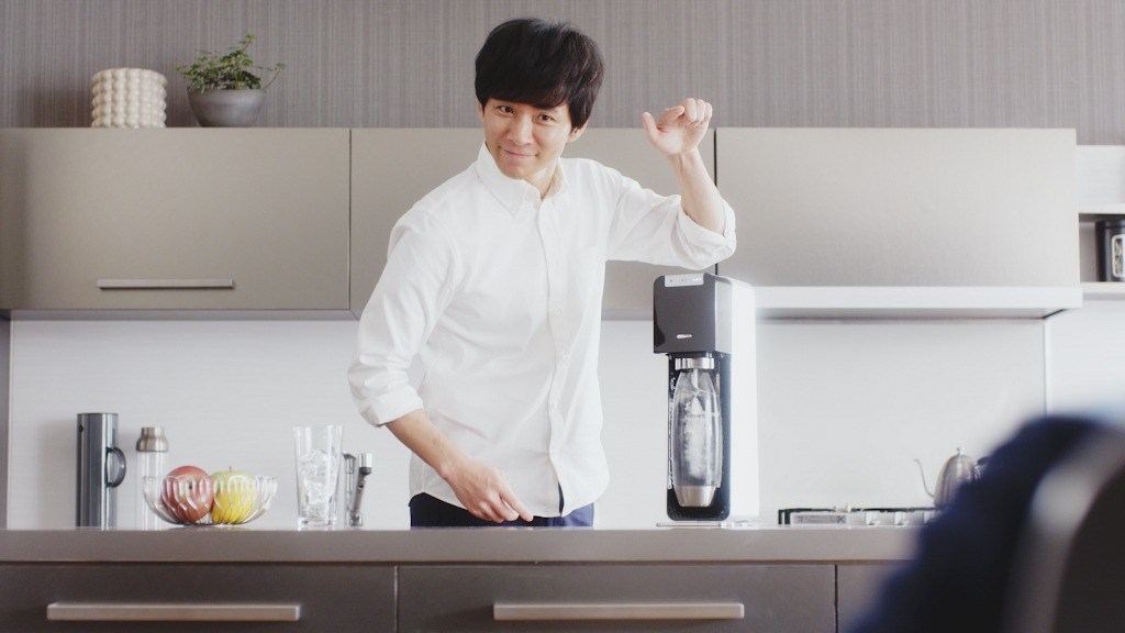 ソーダストリームの新CM「新鮮！生炭酸水」編。