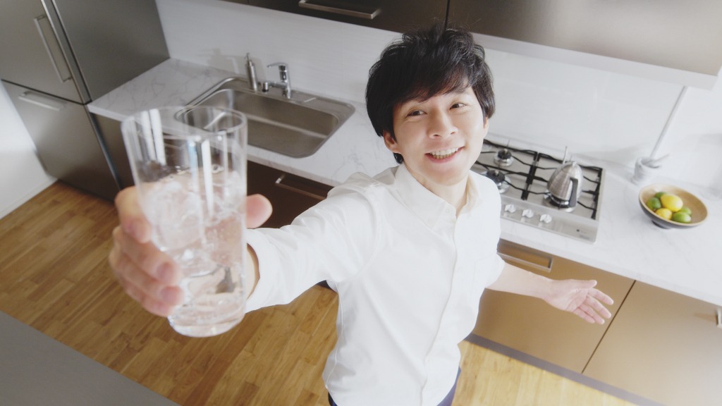 ソーダストリームの新CM「新鮮！生炭酸水」編。