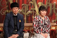 （左から）小籔千豊、柳原可奈子。(c)フジテレビ