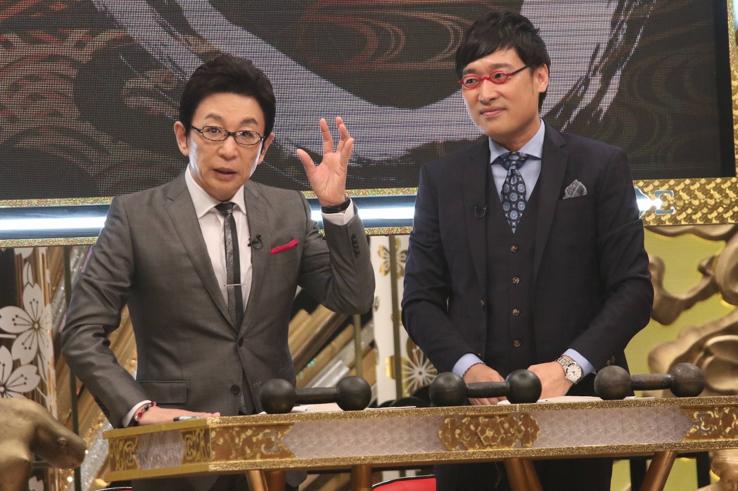 「金曜プレミアム・ドSトレーニング」に出演する（左から）古舘伊知郎、南海キャンディーズ山里。(c)フジテレビ