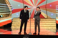 ネタを披露するさや香。