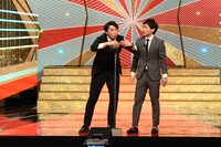 ネタを披露するさや香。