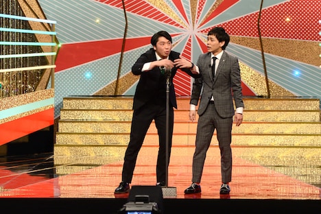 ネタを披露するさや香。