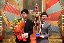 さや香。左から新山、石井。