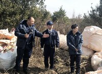 「不法投棄を許すな！ヤバいゴミぜんぶ拾う大作戦」より。