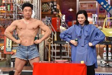 左からなかやまきんに君、永野芽郁。(c)日本テレビ