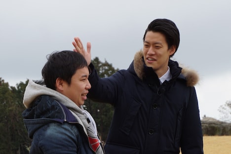 「冒険発掘バラエティ 霜降り明星のあてみなげ」のロケの様子。(c)静岡朝日テレビ