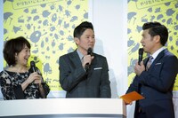 「島ぜんぶでおーきな祭」の概要発表会見で司会を務めた木佐彩子（左）とガレッジセール。