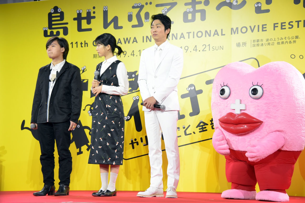 「島ぜんぶでおーきな祭」の概要発表会見の様子。（左から）たなか（前職ぼくのりりっくのぼうよみ）、松本穂香、NON STYLE石田、生理ちゃん。