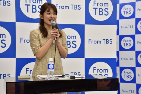 改編説明会の進行を務めた山本里菜TBSアナウンサー。