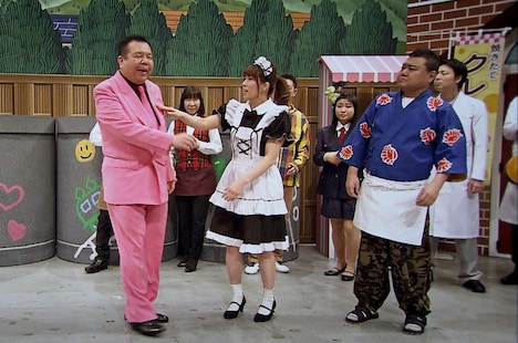 「新喜劇ってどれくらい稽古してるの？」という疑問に答える再現ドラマに吉田沙保里（手前中央）が登場。(c)MBS