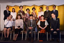 フジテレビの2019年4月改編および「60周年記念WEEK」記者発表会に出席したトレンディエンジェル（前列両端）ら。