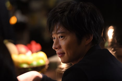 タカコを惑わす谷田部（田中圭）。