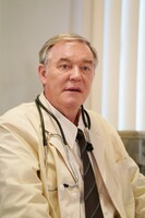 ダニエル・カール演じるロサンゼルス群立病院の医師。