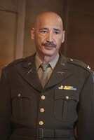 デーヴ・フロム演じるインフォメーション・セクション所長。