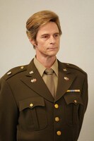 セイン・カミュ演じる東京・連合軍通訳部の部長、中佐ムーラー。