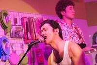 熱唱する内村光良。(c)NHK