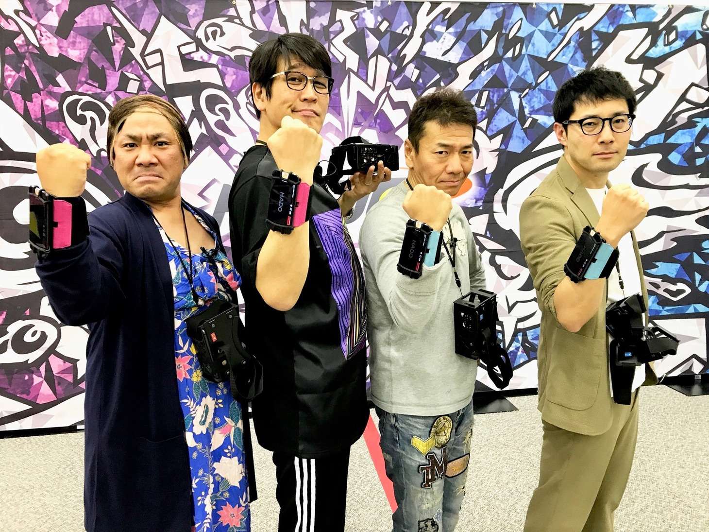「上田ちゃんネル」でARスポーツ「HADO」に挑戦する（左から）桐畑トール、古坂大魔王、くりぃむしちゅー上田、浜ロン。(c)テレビ朝日