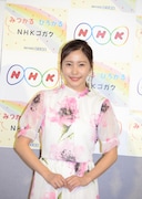 「テレビで中国語」に出演する佐野ひなこ。