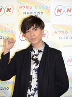 「テレビでハングル講座」に出演する吉原雅斗。