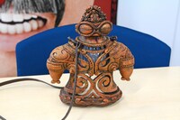 片桐仁が粘土で作った作品「ペットボ土偶」。