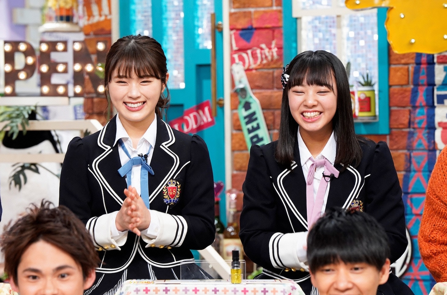 左から渋谷凪咲、山田寿々。(c)読売テレビ
