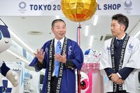 イベントに出演したアキナ。