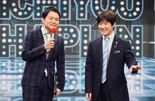 千鳥ノブ（左）とMCの内村光良（右）。