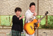 阿川佐和子（左）とゲストのANZEN漫才みやぞん（右）。