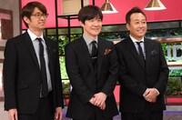 左からさまぁ～ず大竹、内村光良、さまぁ～ず三村。(c)日本テレビ