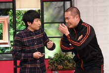 左からハナコ秋山、ハナコ岡部。(c)日本テレビ