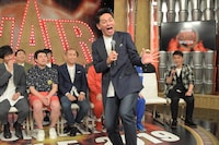 取材会にて「ワオ！」を繰り出すますだおかだ岡田。