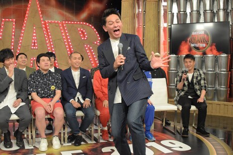 取材会にて「ワオ！」を繰り出すますだおかだ岡田。