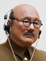 ビートたけし扮する東條英機。