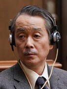 広田弘毅役のリリー・フランキー。