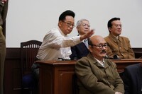 笑福亭鶴瓶がビートたけしの頭を叩くシーン。